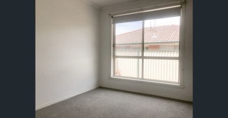 Light-filled Living - 3 Bedroom Townhouse - Photo 5