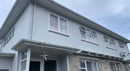 Two Stories on Carlyle - Photo 2