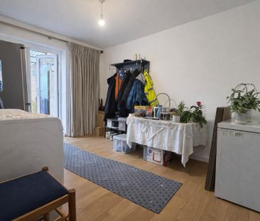 4 bedroom semi-detached house to rent - Photo 3