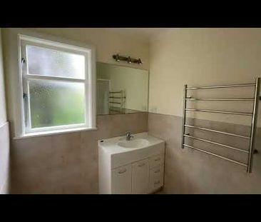 Sunny, Warm and Private 3-Bedroom Home - Photo 3