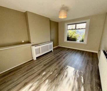 3 bedroom flat to rent - Photo 4