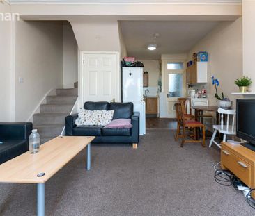 4 bedroom end of terrace house to rent - Photo 2