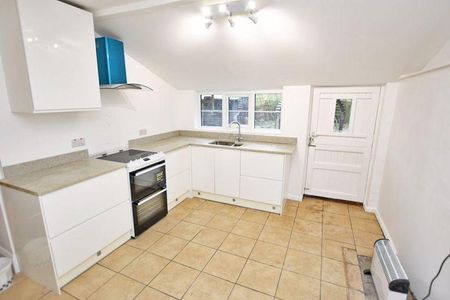 2 bedroom end of terrace house to rent - Photo 5