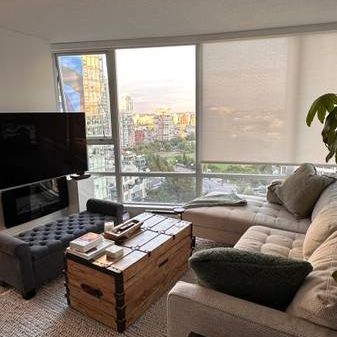 Fully Renovated Spacious Furnished One Bedroom with Stunning View - Photo 4