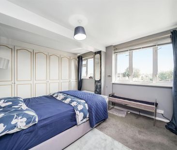 Solway, East Tilbury, RM18 - Photo 6