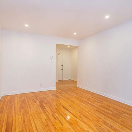 TRES GRAND 3 1/2 - 3485 ELLENDALE - RECEMMENT RENOVE - Photo 1