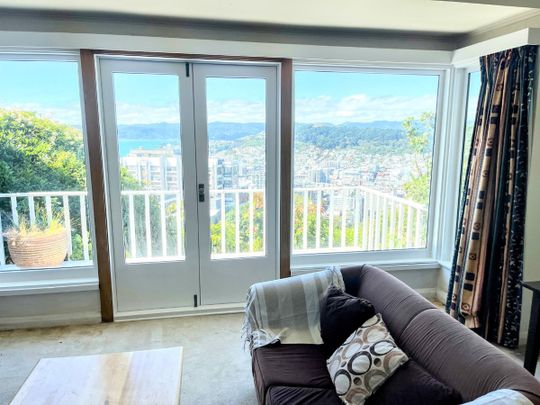 Spacious 5-Bedroom Student Haven with Stunning City & Harbour Views - Photo 1