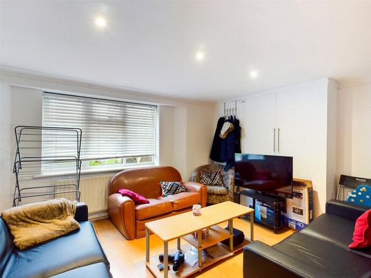 4 bedroom maisonette to rent - Photo 1