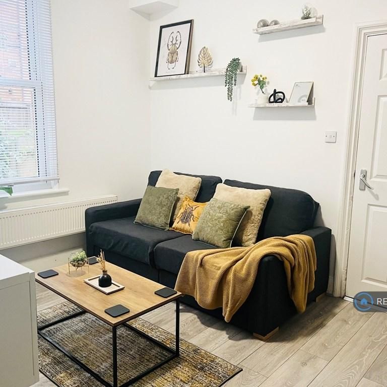 1 bedroom in a house share to rent - Photo 1