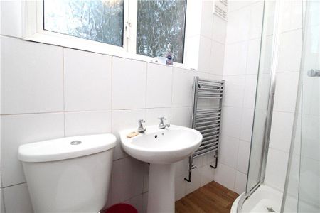 1 bedroom in a house share to rent - Photo 5