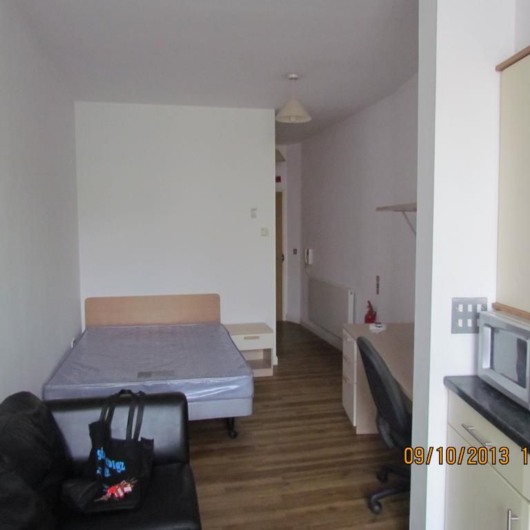 Studio to rent - Photo 1