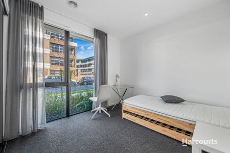 Modern and Stylish 3 Bedroom Home - Fully Furnished - Photo 5