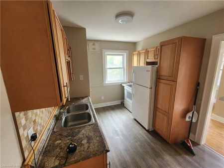 For Lease - 4865 SIMCOE Street, Niagara Falls, Ontario - Photo 4