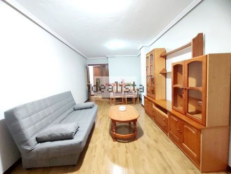 Alquiler de piso en Calle Alfonso III el Magno, 9 - Photo 3