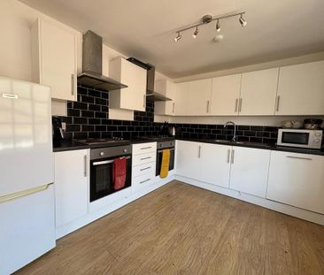 1 bedroom in a house share to rent - Photo 1