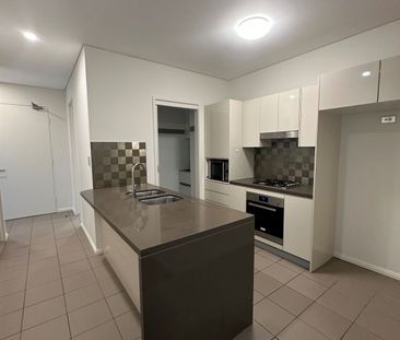 Stylish Two Bedroom Apartment - Photo 6
