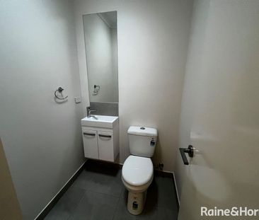 Quality Built Family 4 Br Home in Thornhill Park! - Photo 6