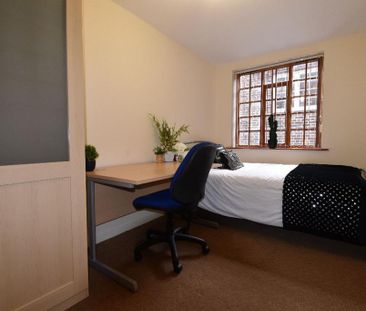 4 bedroom flat to rent - Photo 6