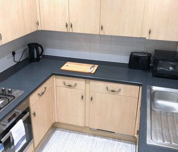 🏡Welcome Home! Professional Houseshare Room 2 - Executive En-Suite - Photo 6