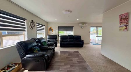 Spacious & Perfectly Located - All Pets Welcome! - Photo 5