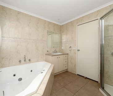 Spacious Four-Bedroom Family Home in Prime Rowville Location - Photo 5