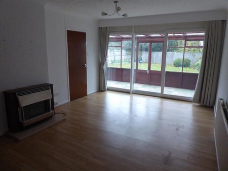 2 bedroom bungalow to rent - Photo 2