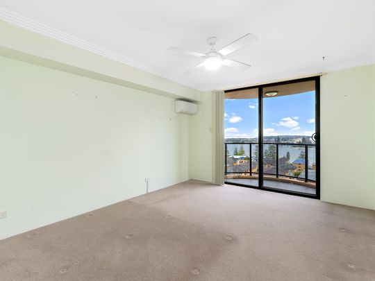 Charming 2-Bedroom Apartment with Stunning Ocean Views - Photo 1