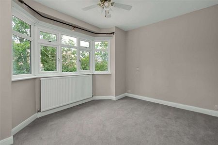 Oaklands is a detached 4 bedroom family home - Photo 4