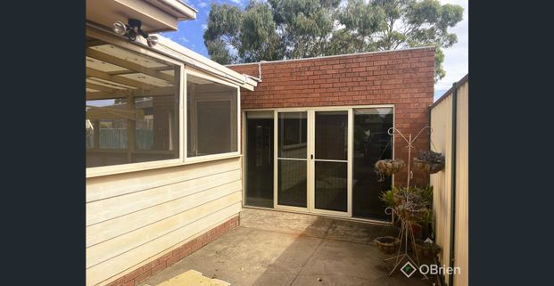 Bills included! - Photo 1