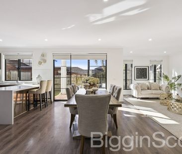 SPACIOUS LUXURY TOWNHOUSE IN A PREMIER LOCATION - Photo 3