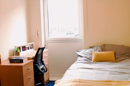 Two Bed Apartment - Photo 2