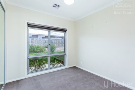 Impressive 4 bedroom home in Googong - Photo 3