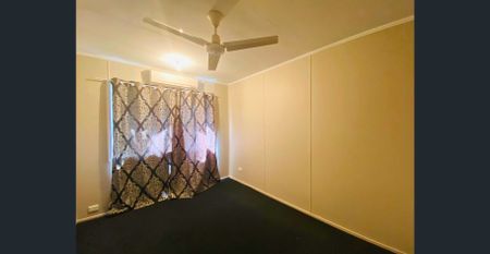 MODERN 4-BED HOME WITH DOUBLE BAY SHED, POOL & ENTERTAINMENT DECK! - Photo 4