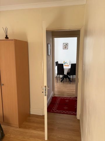 Room in a Shared Flat, Hereford Road, W2 - Photo 2