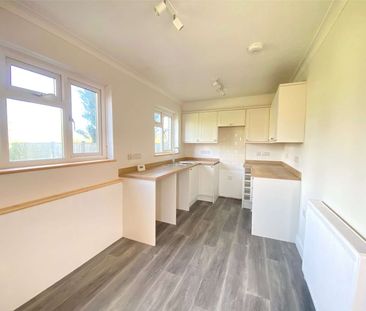 A recently refurbished 1930's family home in Tudeley. - Photo 2