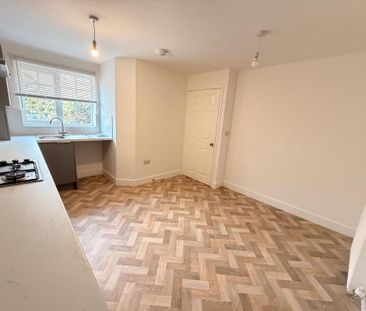 3 bedroom semi-detached house to rent - Photo 6