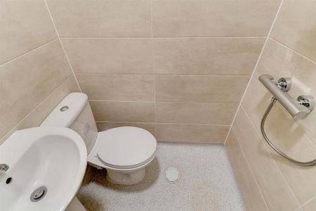 4 bedroom terraced house to rent - Photo 5