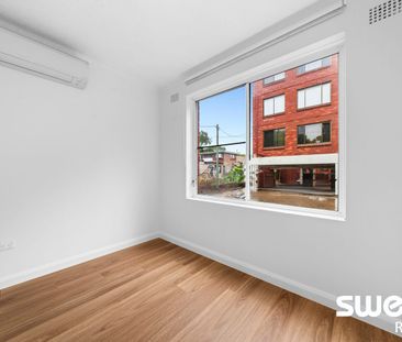 Renovated Full-Brick Unit in Prime Location - Photo 2