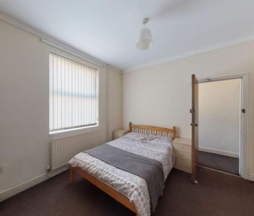 4 bedroom terraced house to rent - Photo 6