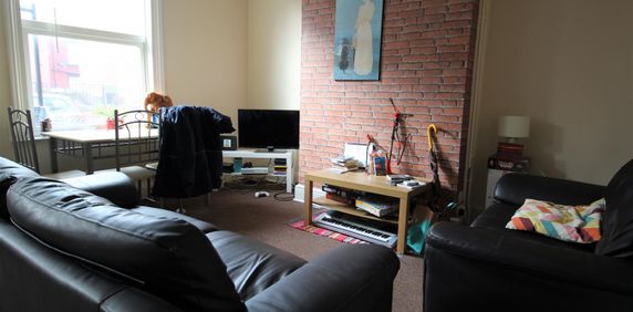 2 bedroom terraced house to rent - Photo 2
