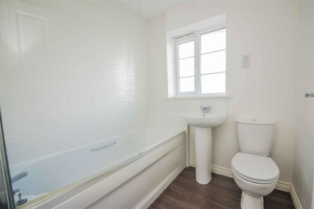 3 bed House - End Terrace To Let - Photo 5