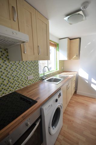 Studio Flat, Queensborough Terrace, W2 - Photo 4