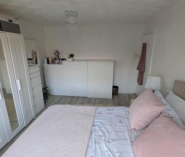 2 bedroom semi-detached house to rent - Photo 5