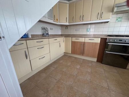 3 bedroom semi-detached house to rent - Photo 4