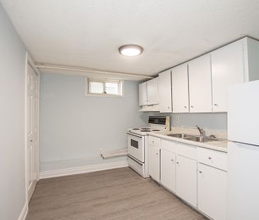**SPACIOUS** 3 BEDROOM UNIT IN ST. CATHARINES!! - Photo 6