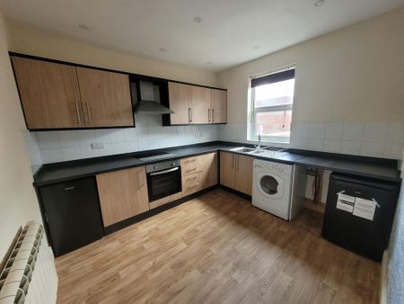 2 bedroom flat to rent - Photo 2