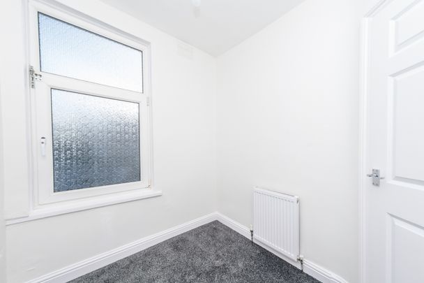 COBDEN GROVE LEEDS LS12 5PA - Photo 1