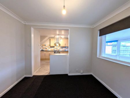 3 bedroom semi-detached house to rent - Photo 3