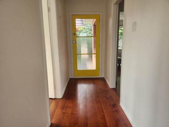 Handy Location - Collingwood Street - Photo 1