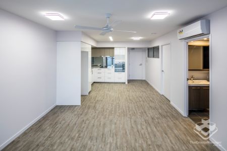 Prime Location & Modern Style: Walk to PA Hospital & Uni Links - Photo 2
